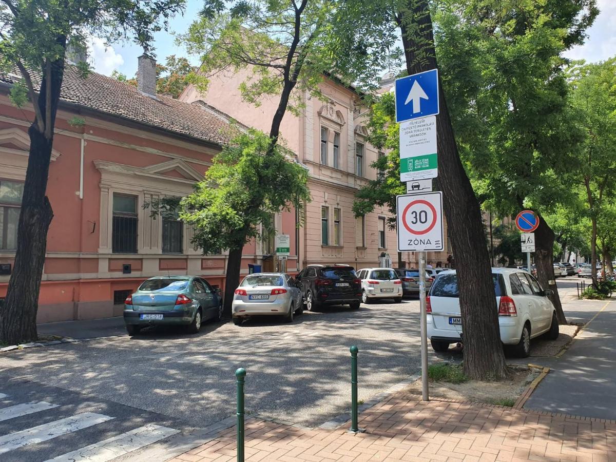 Pompar Belvarosi Apartman Segedyn Zewnętrze zdjęcie