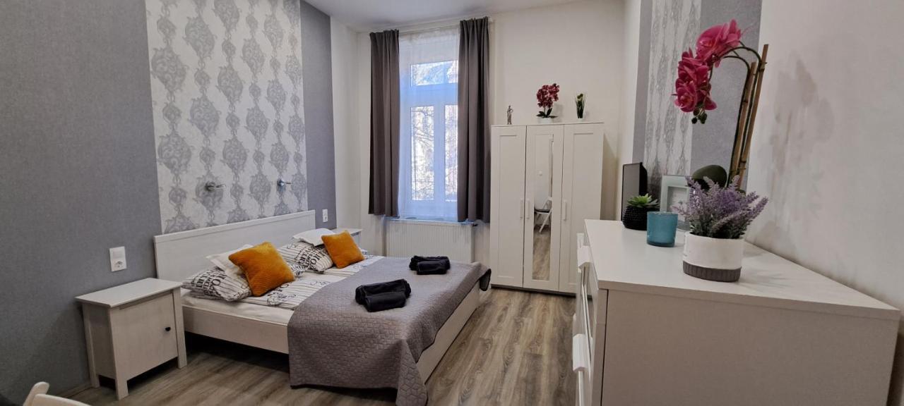 Pompar Belvarosi Apartman Segedyn Zewnętrze zdjęcie