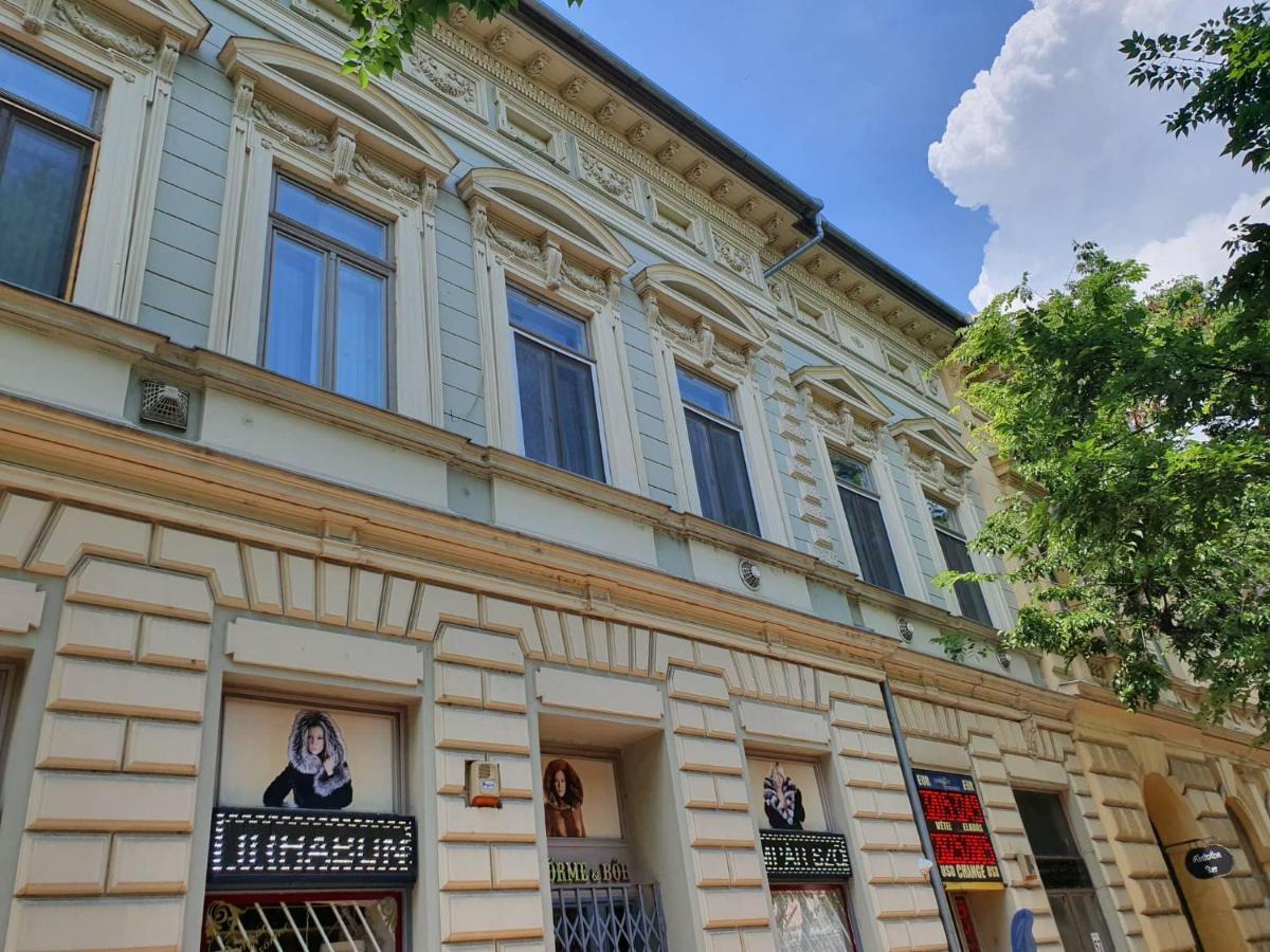 Pompar Belvarosi Apartman Segedyn Zewnętrze zdjęcie